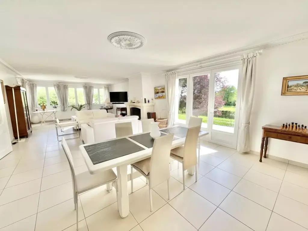 Salle à manger - Maison d'Architecte avec Piscine Chauffée à Andard