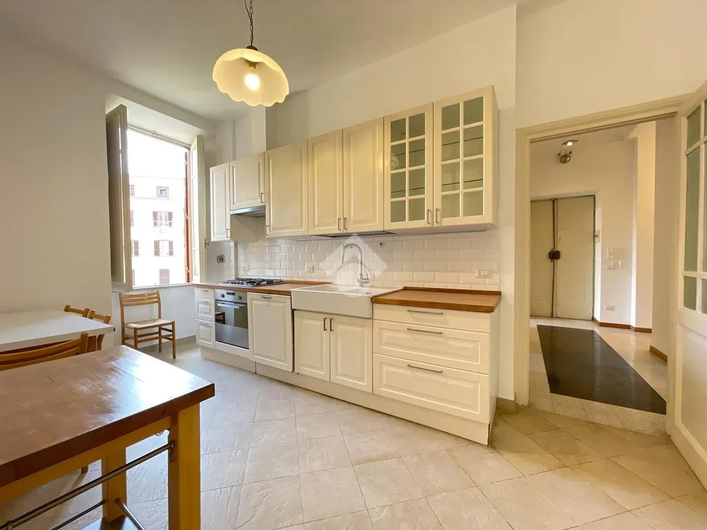Cucina - Elegant 4-Bedroom Apartment in Trieste, Rome