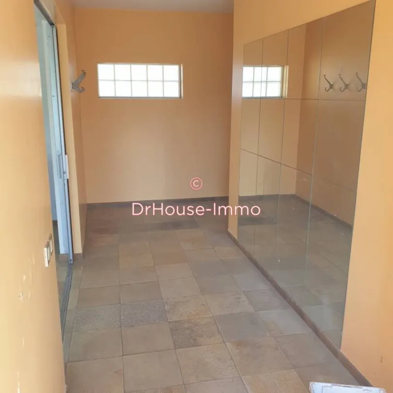 Entrée - Maison de 7 Pièces avec Jardin à Civray