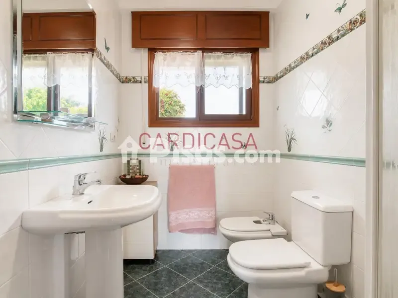 Bathrooms - Chalet with Sea View and Pool in Oia