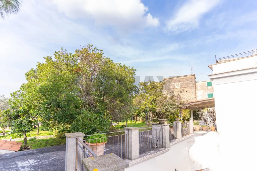 Aed - Historic Villa with Garden in San Castrese