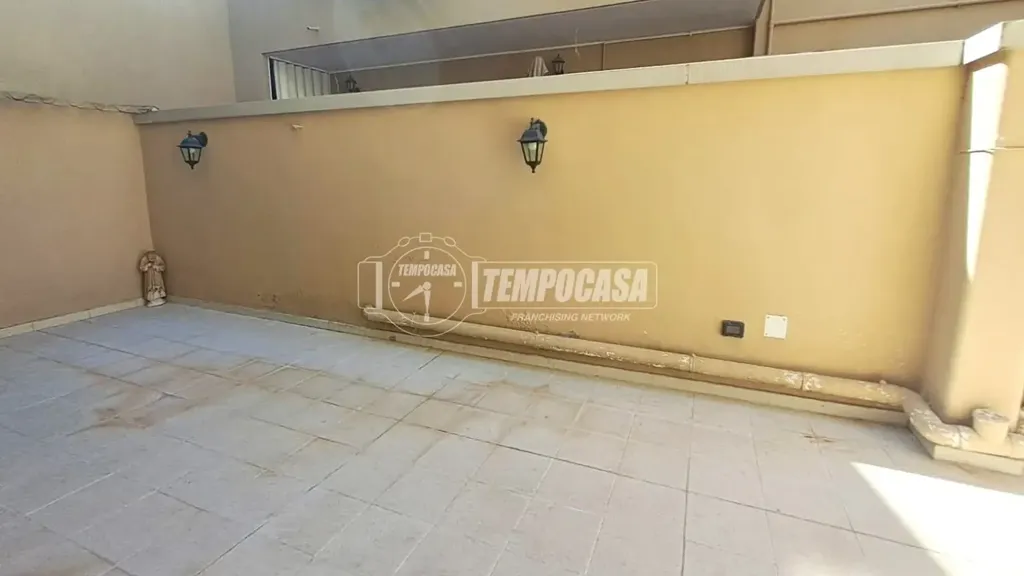 Aed - Fully Renovated Apartment with Terrace in Adelfia