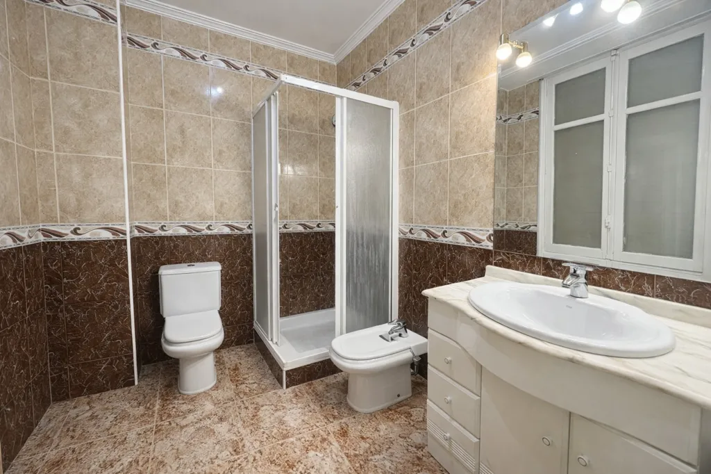 Bathrooms - Señorial Flat near Plaza España, Valencia