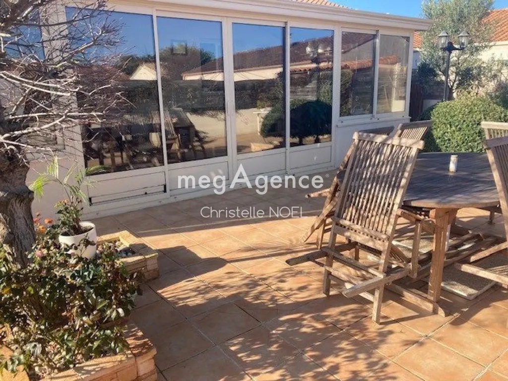 Terrass - Modern House with Garden in Luçon