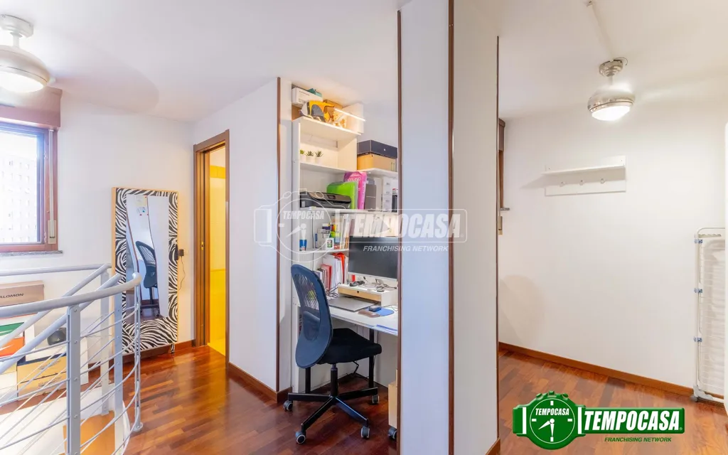 Kabinet - Modernised Three-Room Flat with Balcony in Milan