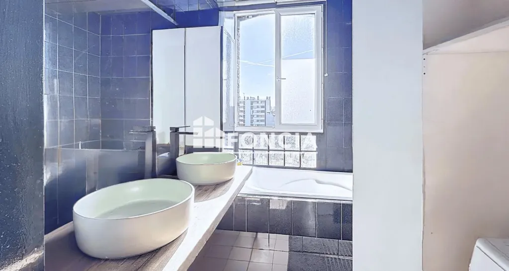 Salles de bain - Appartement Charme Ancien avec Vue Dégagée à Romainville