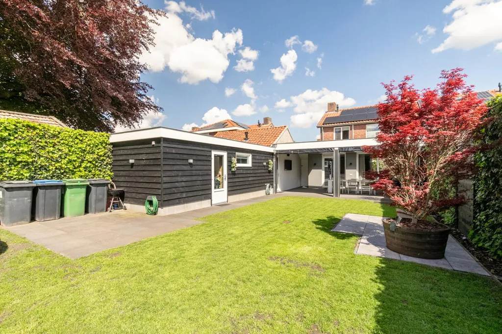 Aed - Luxury Two-Storey House with Overkapping in Moergestel