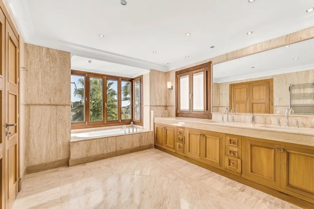 Salles de bain - Luxury Villa with Pool in Estepona