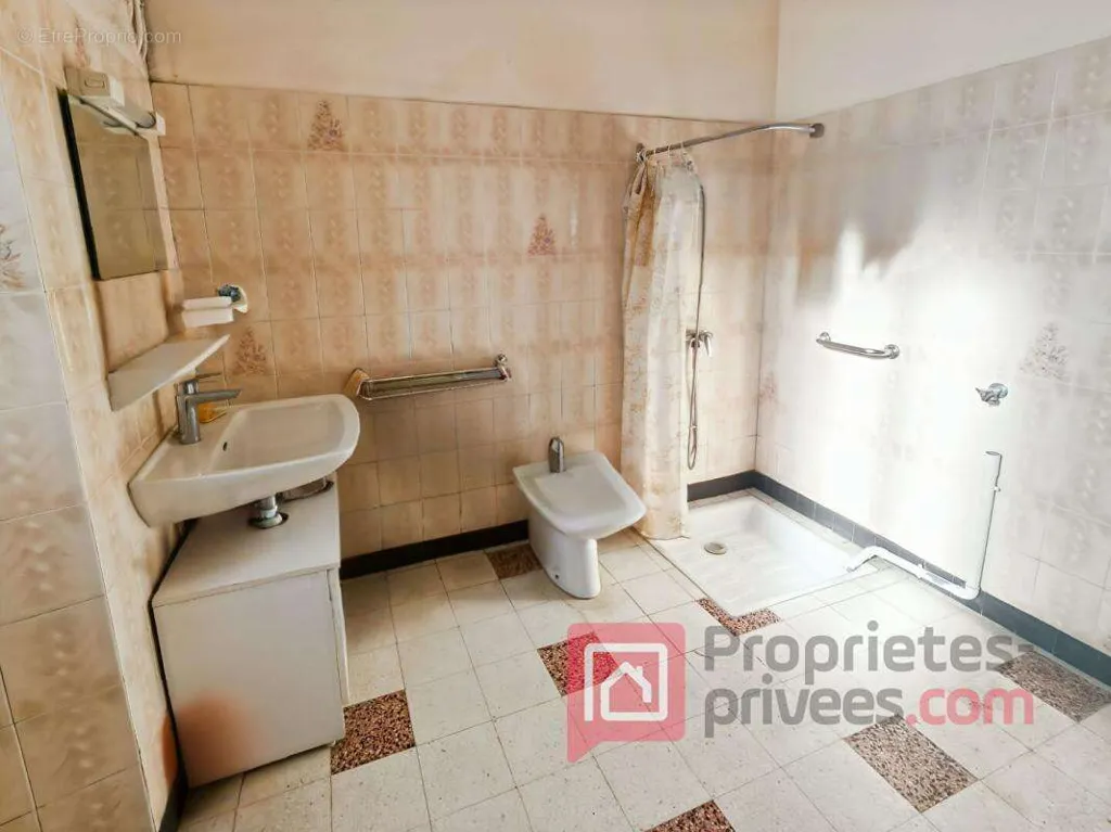Bagni - Rural Property with Barns near Sermaises