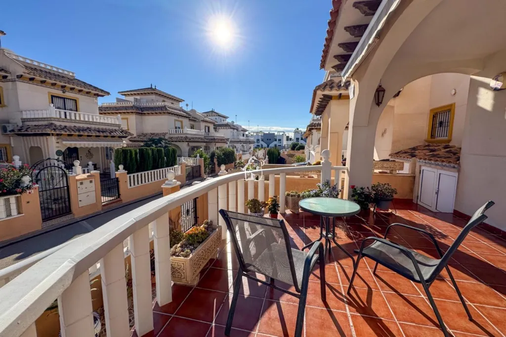 Balcone - Semi-Detached Villa with Pool in Cabo Roig