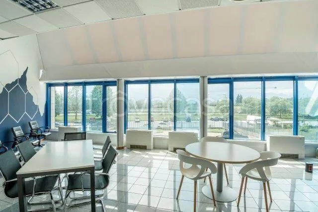 Bureau - Industrial Building with Showroom in Cuneo