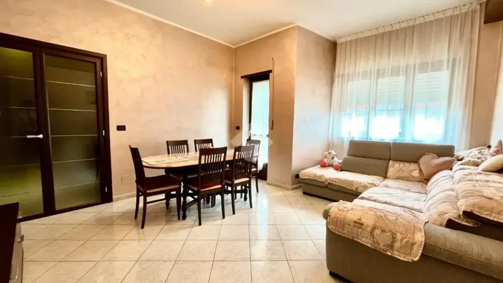 Séjour - Restored 4-Bedroom Flat with Balcony in Torino