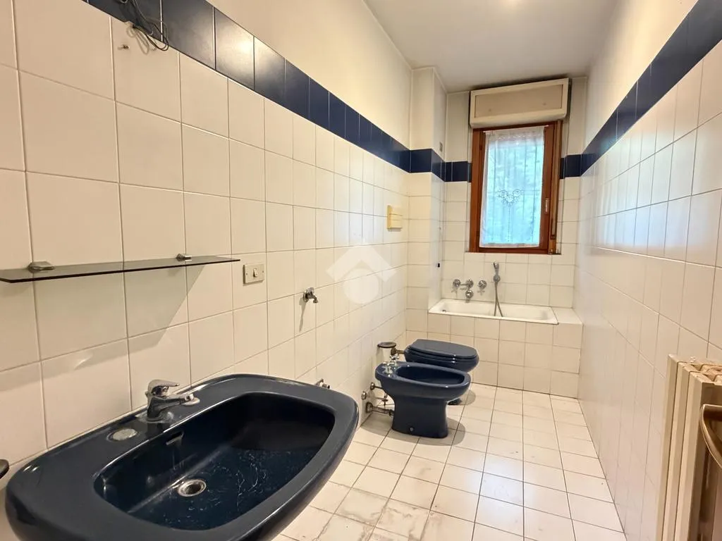 Salles de bain - Four-Room Apartment with Terrace in Milan