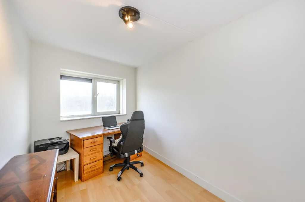 Bureau - Furnished Apartment with Balcony in Almere Buiten
