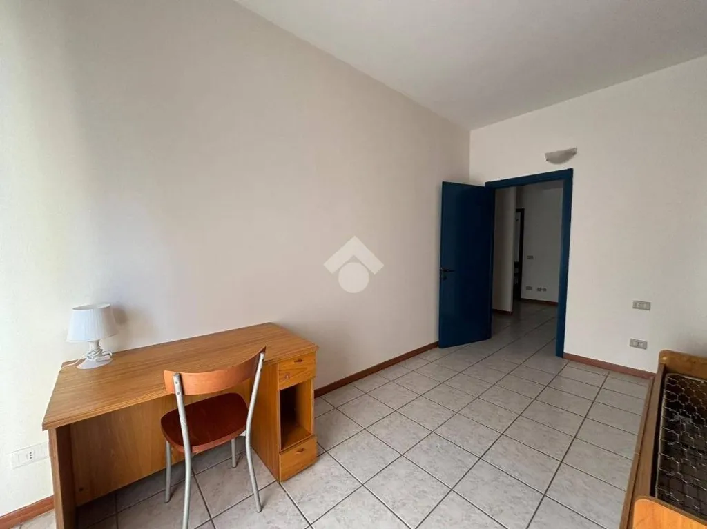 Bureau - Student Flat with Balcony in Novara