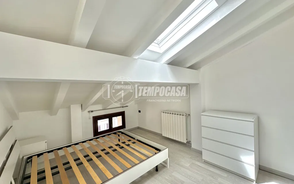 Pièces - Rustic Trilocale with Balcony in Busto Arsizio
