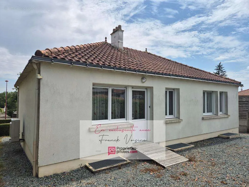 Extérieur - Maison avec Sous-sol et Jardin à Saint Prouant