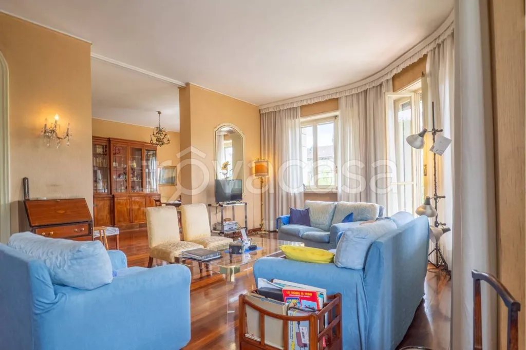 Soggiorno - Apartment with Balcony in Turin's Crocetta