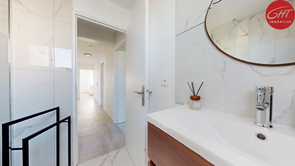 Salles de bain - Appartement T5 avec Terrasse à Châteaufarine
