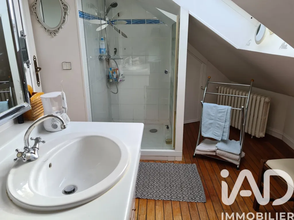 Salles de bain - Villa de Luxe avec Jardin à Vaux-sur-Aure