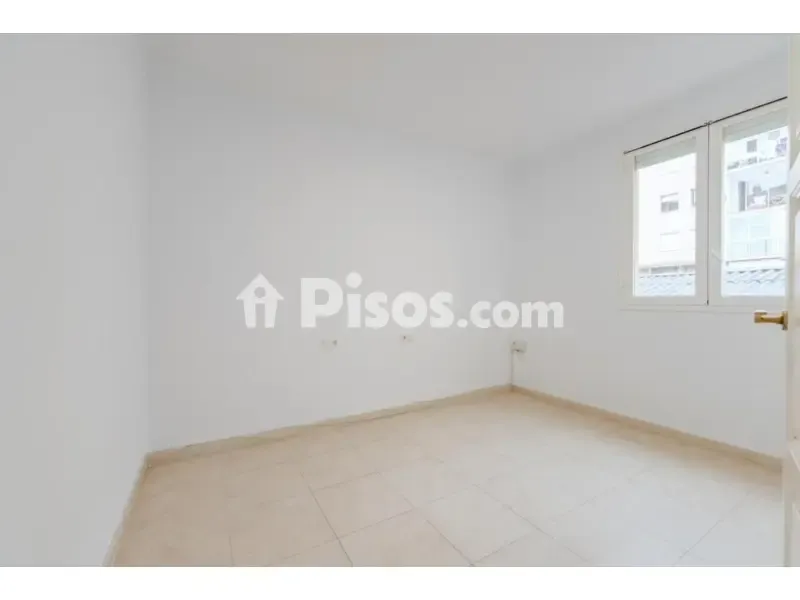 Toad - Spacious Apartment with Modern Kitchen in Girona