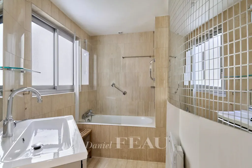 Salles de bain - Appartement Charmant avec Interphone au 7ème Arrondissement