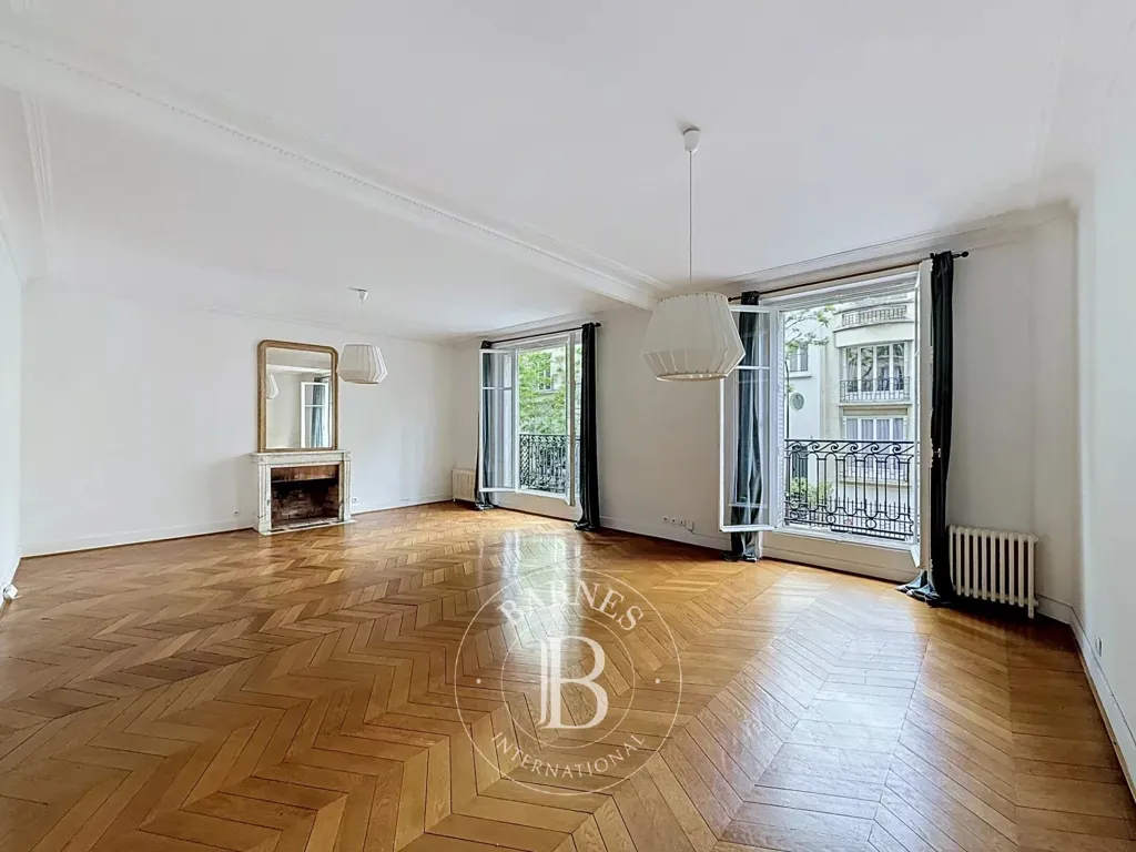 Elutuba - Flat with Double Reception in Rue Pierre Cherest