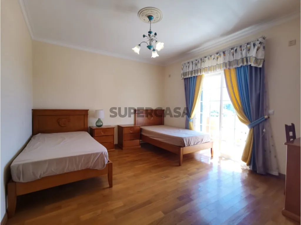 Magamistoad - Five-Bedroom House with Pool in Cascais