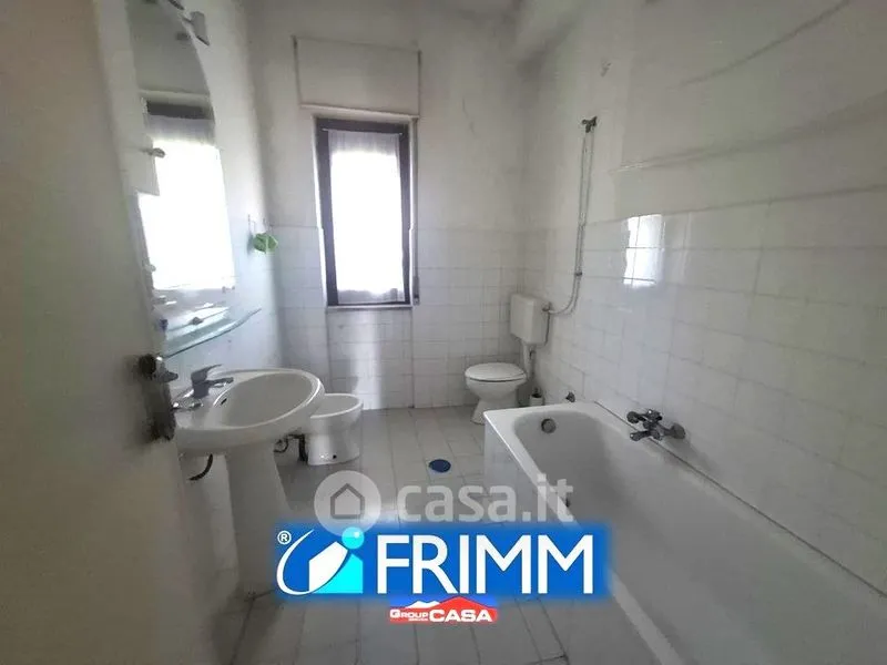Salles de bain - Spacious Apartment with Balcony in Torre del Greco