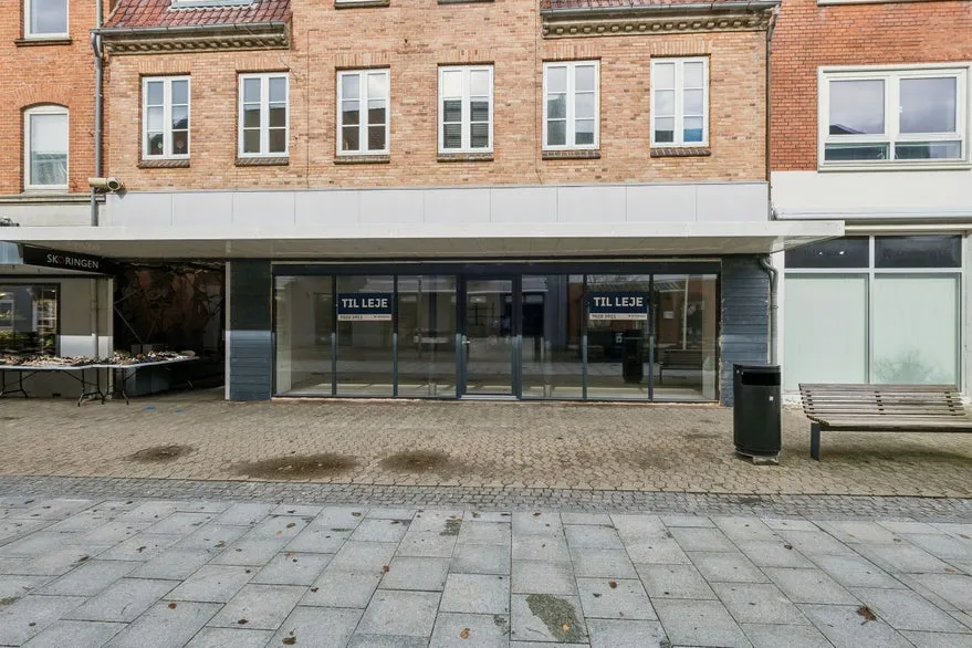Välivaade - Retail Unit with Facade on Main Street in Bjerringbro