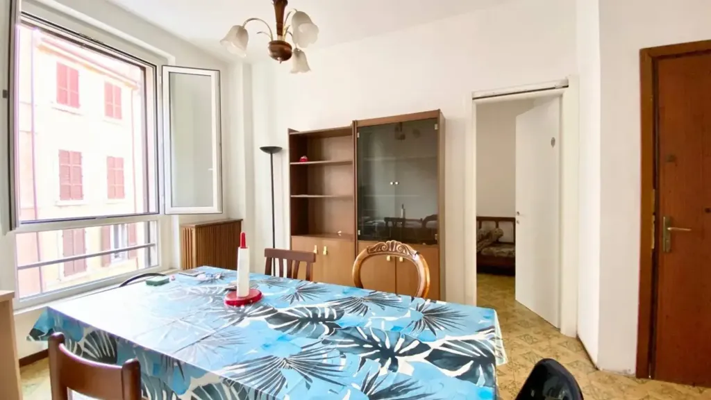 Dining Room - 5-Bedroom Apartment in Central Ancona
