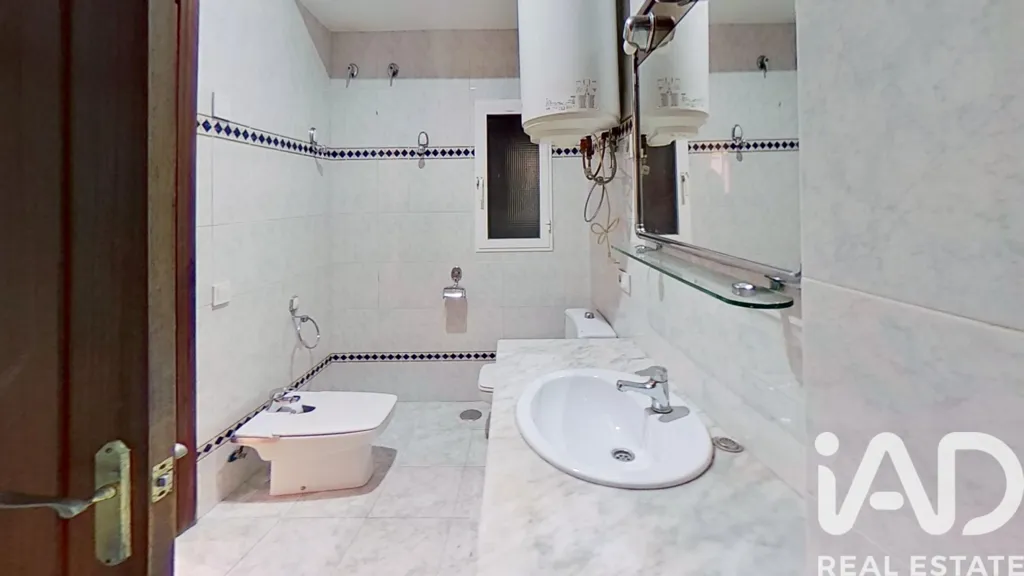 Bathrooms - Apartment with Central Location in Alicante
