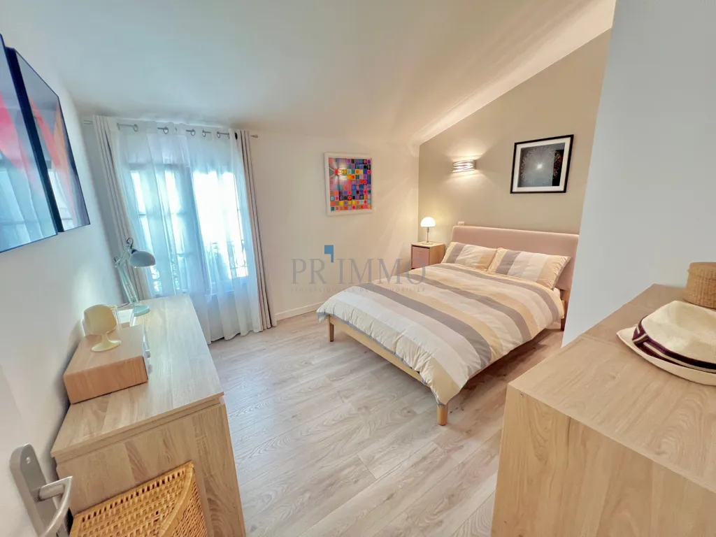 Chambres - Appartement T3 avec Mezzanine au Centre Historique de Fréjus
