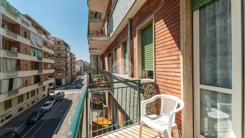Rõdu - Rustic-Style Flat with Balcony in Torino