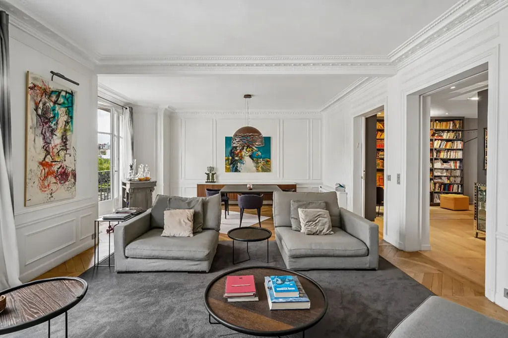 Elutuba - Haussmannian Flat with Balcony in Paris XVII
