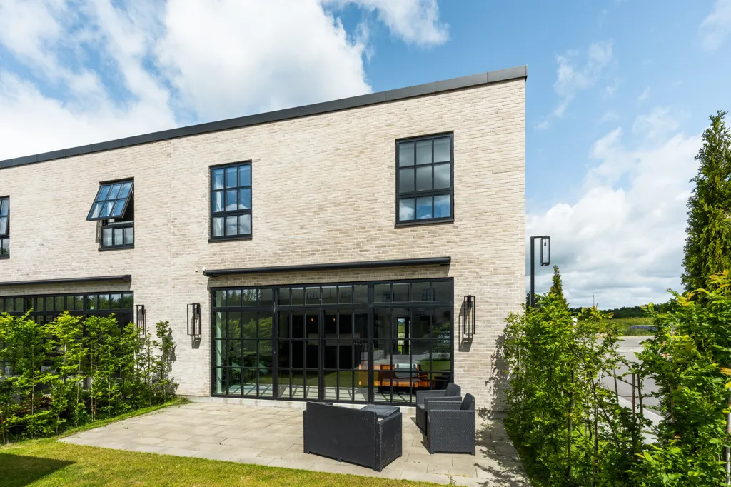 Välivaade - Modern Rowhouse with South-Facing Garden in Paderup