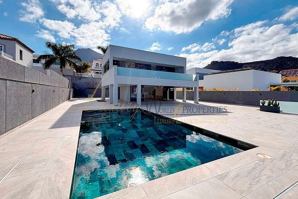 Bassein - Modern Villa with Private Pool in El Madroñal