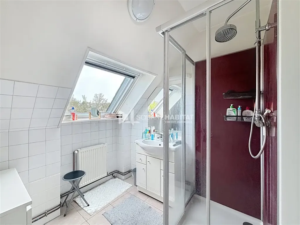 Bathrooms - Bright 2-Bed Flat with Parking in Quimper