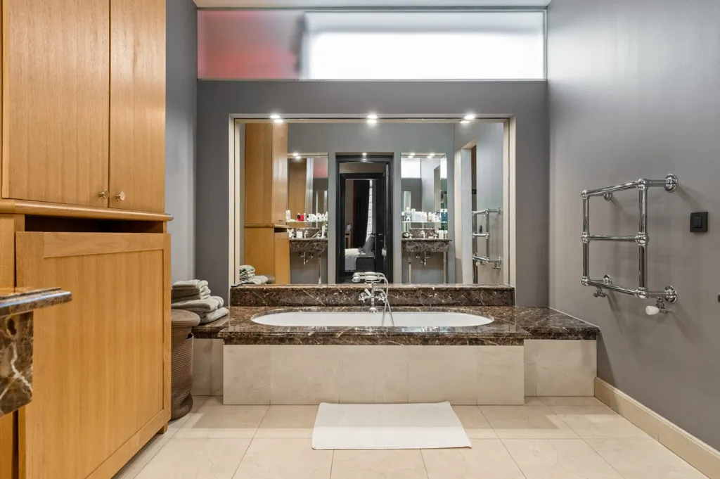 Salles de bain - Herenhuis Neo-Lodewijk XVI avec Jardin à Antwerpen
