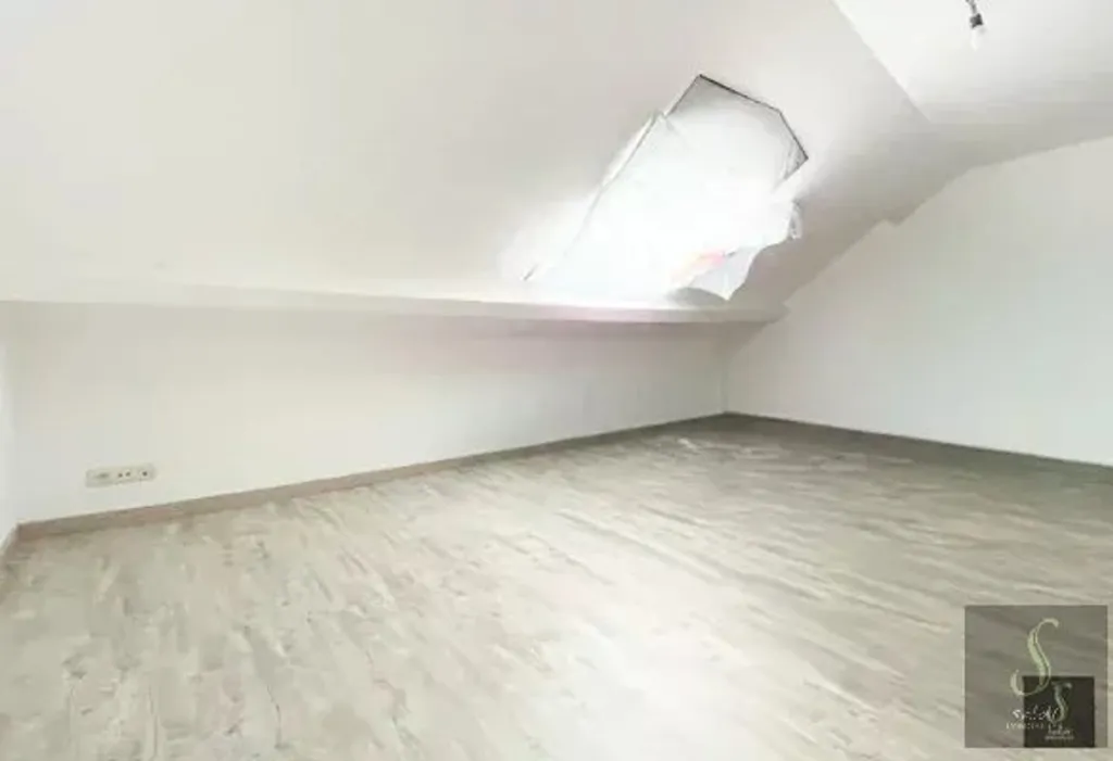 Rooms - Duplex Apartment with Garden Access in Binche