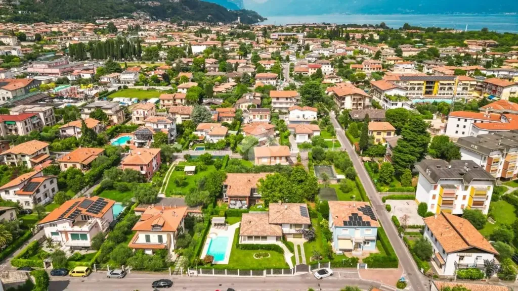 Õhuvaade - Villa with Pool near Lake Garda