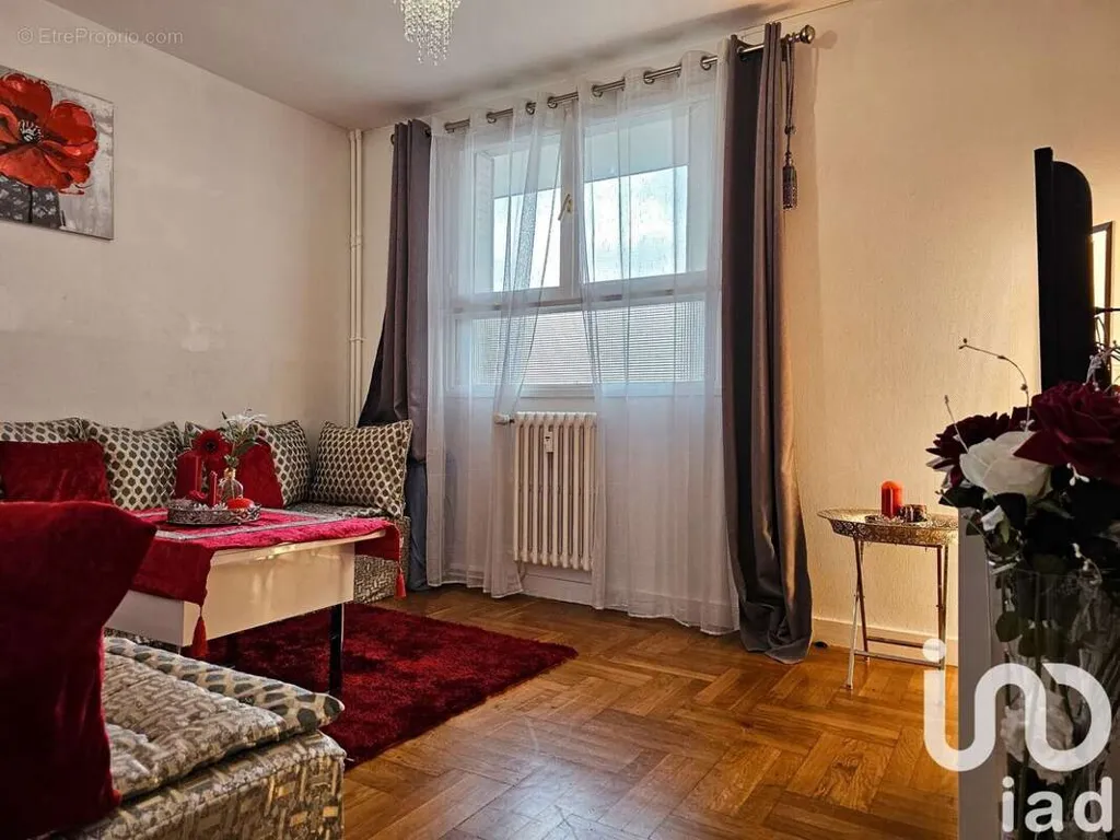 Bright Apartment with Parking in Limoges