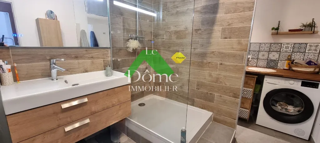 Bathrooms - House with Large Garden in Chambly