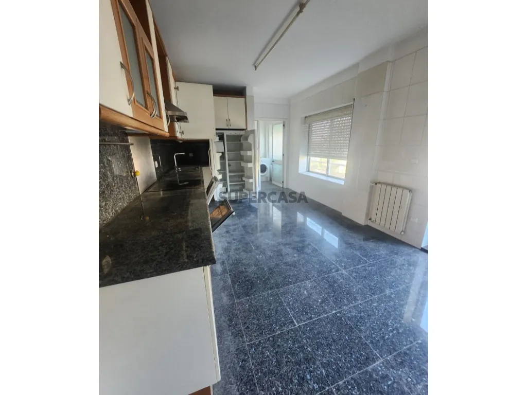 Cuisine - Apartment with Garage near Lordelo do Ouro