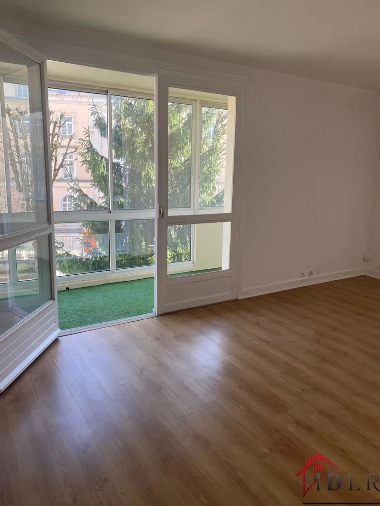 Living Room - Renovated Flat with Loggia in Chaumont Centre