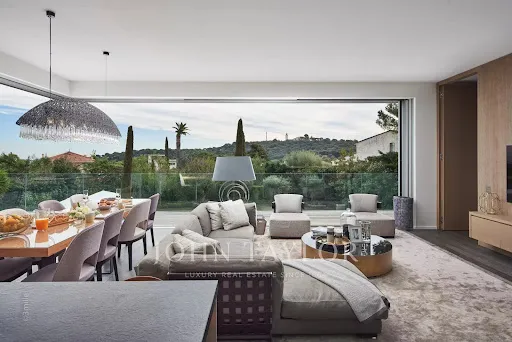 Salle à manger - Villa Contemporaine avec Vue Panoramique à Antibes