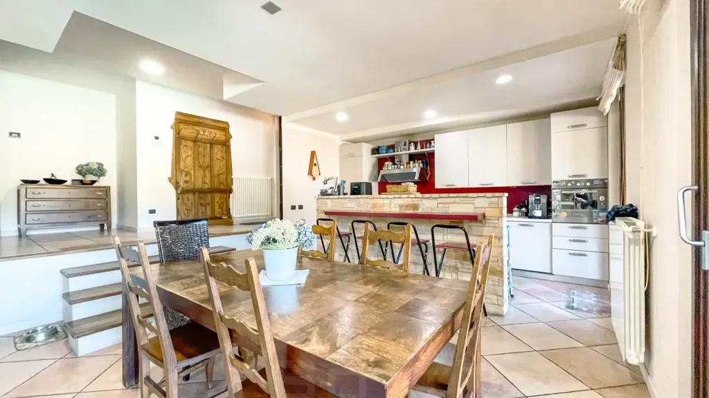 Salle à manger - Luxury Villa with Pool in Brovello-Carpugnino