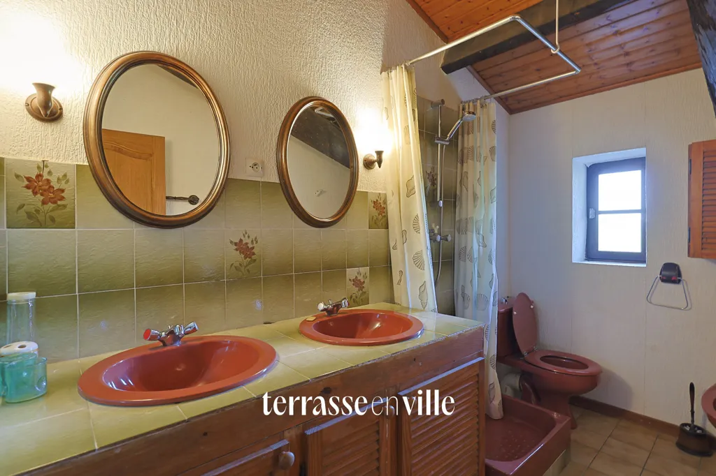 Salles de bain - Maison Familiale avec Jardin à Saint-Cyr-sur-Mer