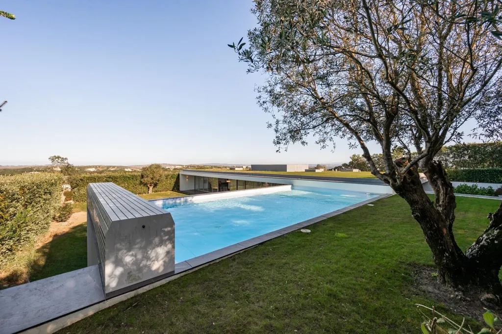 Bassein - Contemporary Villa with Golf Course in Bom Sucesso