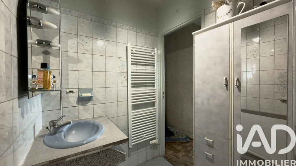 Bagni - 3-Bed Apartment with Balcony in Nanterre